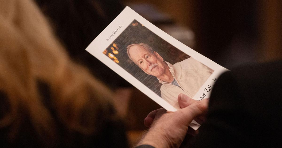 Gedenkfeier für ermordeten katholischen Diakon aus Omaha zieht Hunderte ...