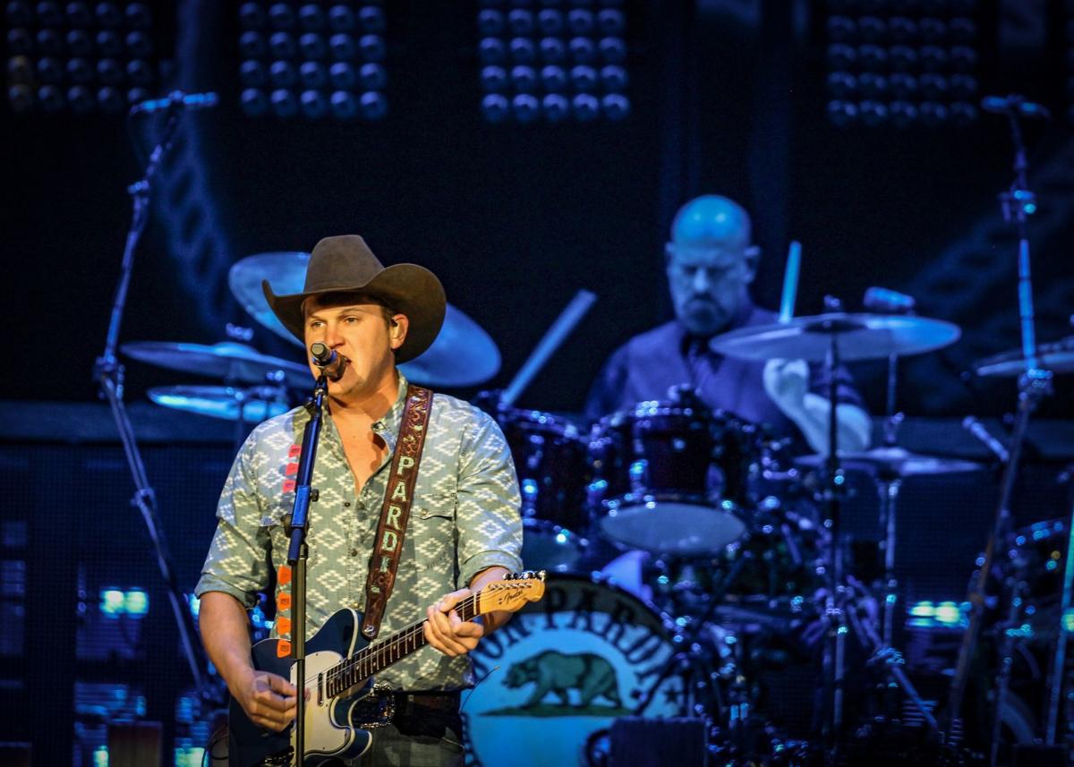Review Dierks Bentley Throws An Unforgettable Party In