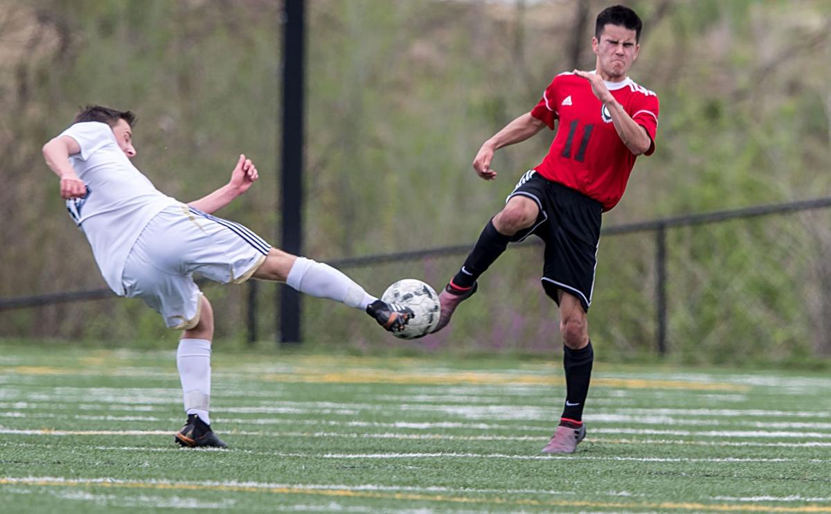 Class B No. 1 Elkhorn South boys edge Mount Michael, clinch spot in
