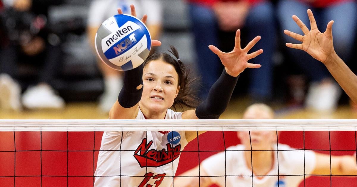 Whitney Lauenstein leaves Nebraska volleyball team