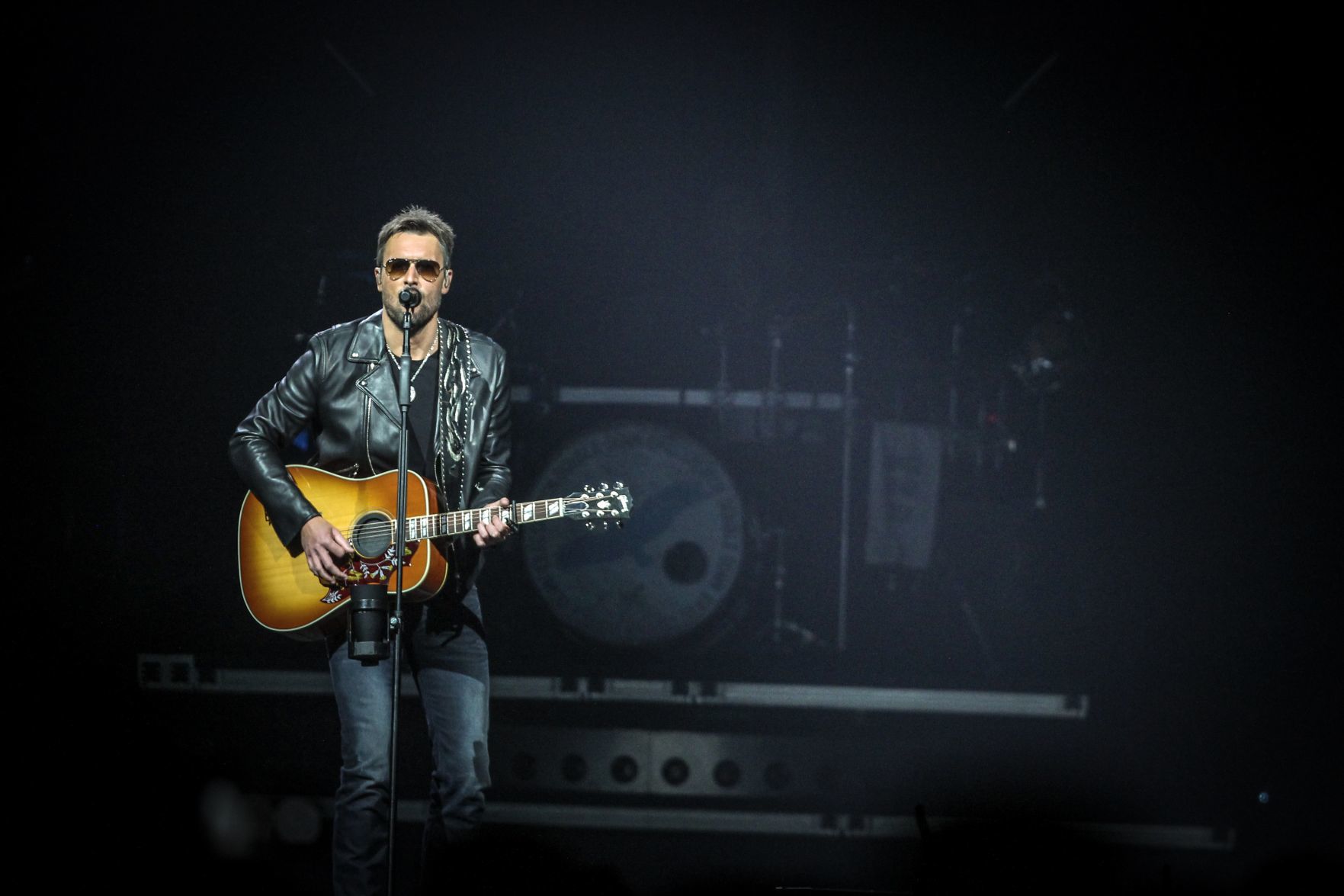 Review Eric Church kicks off 2019 tour with epic three hour Omaha