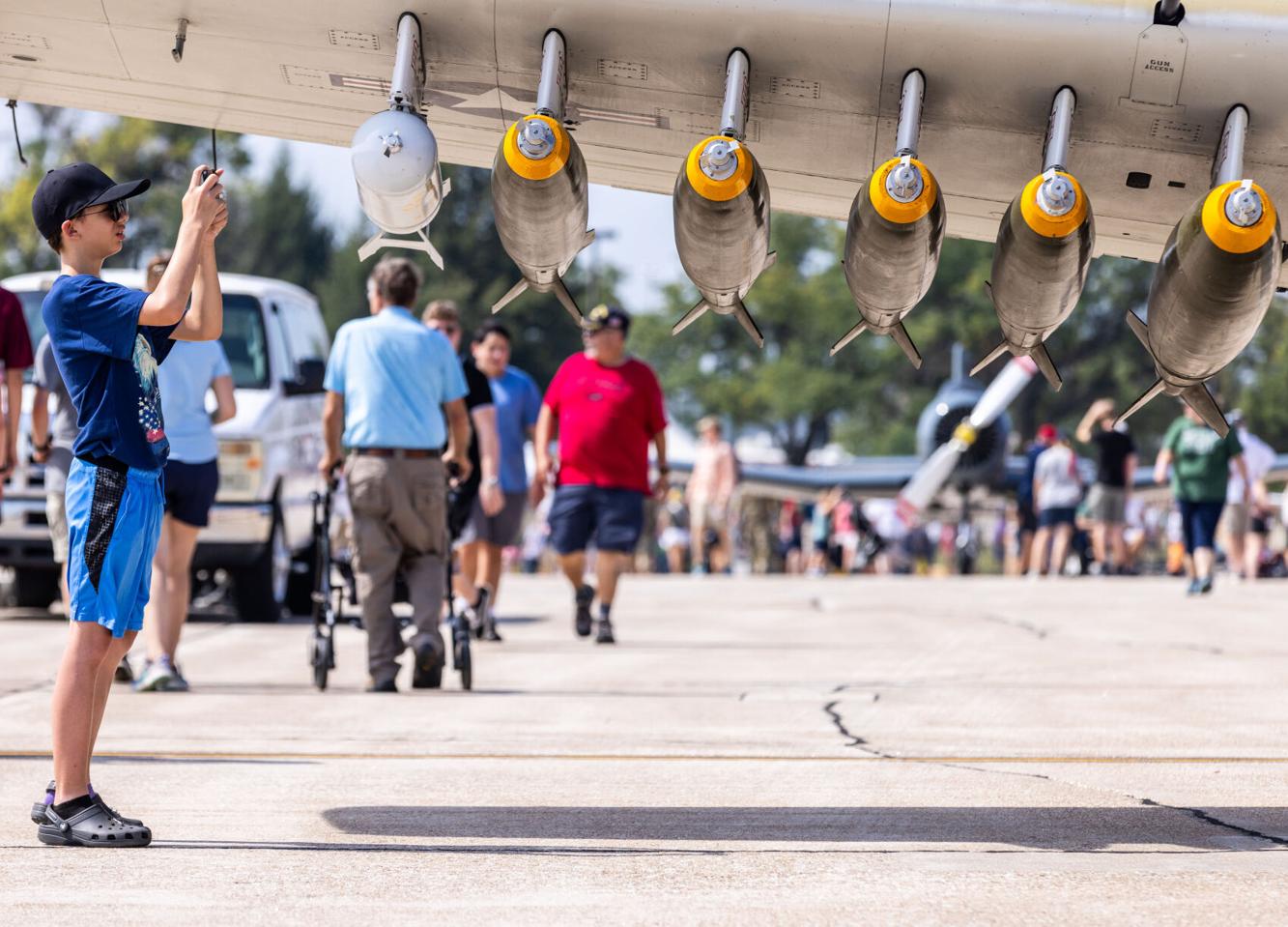 Thunderbirds thrill crowd at first Offutt Air Force Base show in 6 years