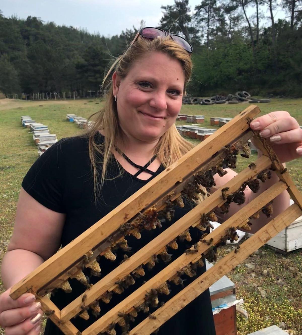 Bellevue Woman Appearing On Tlc S 90 Day Fiance After Couple Met On Online Beekeeping Group Entertainment Omaha Com