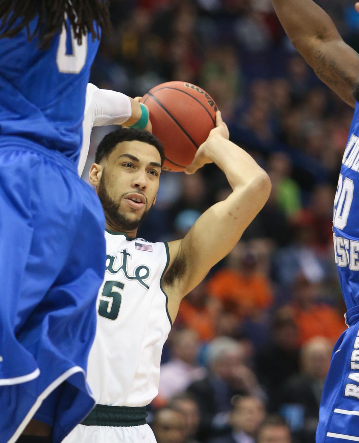 Mason Faulkner of the Louisville Cardinals brings the ball up court News  Photo - Getty Images