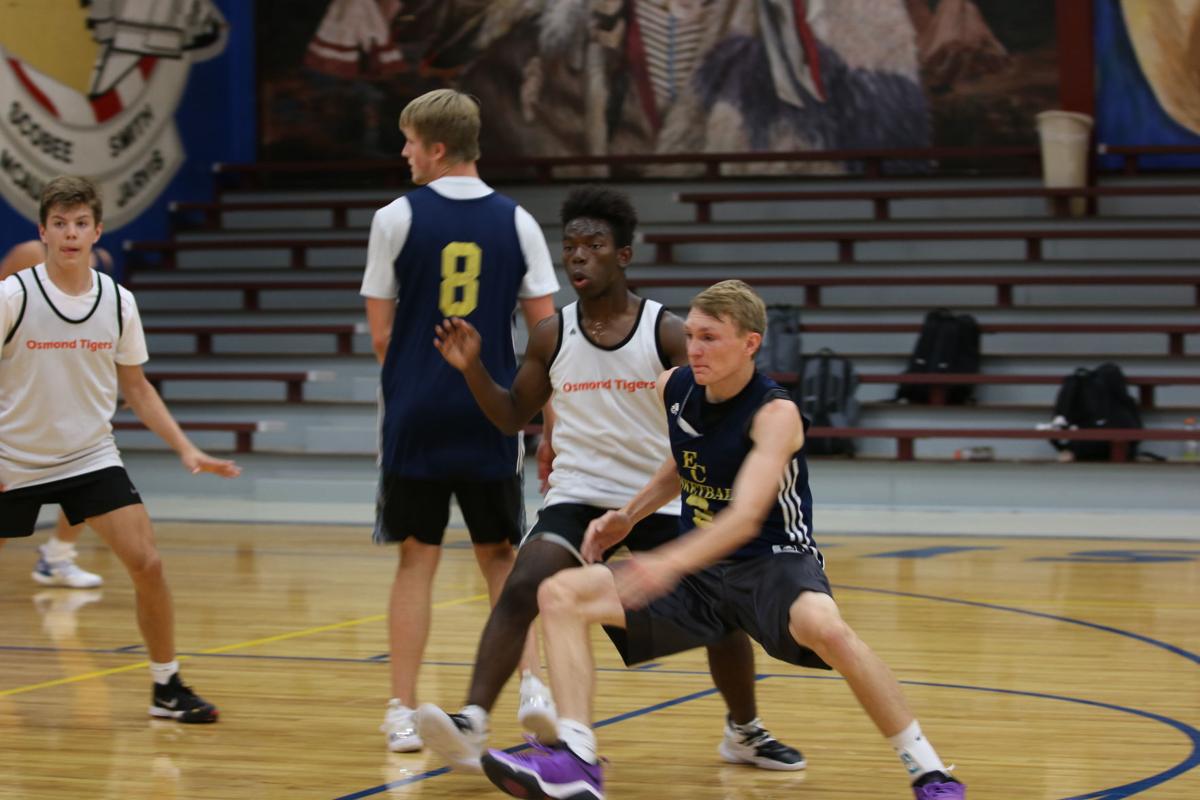 Sautter Eight Standouts From The Riverside Top Ten Basketball