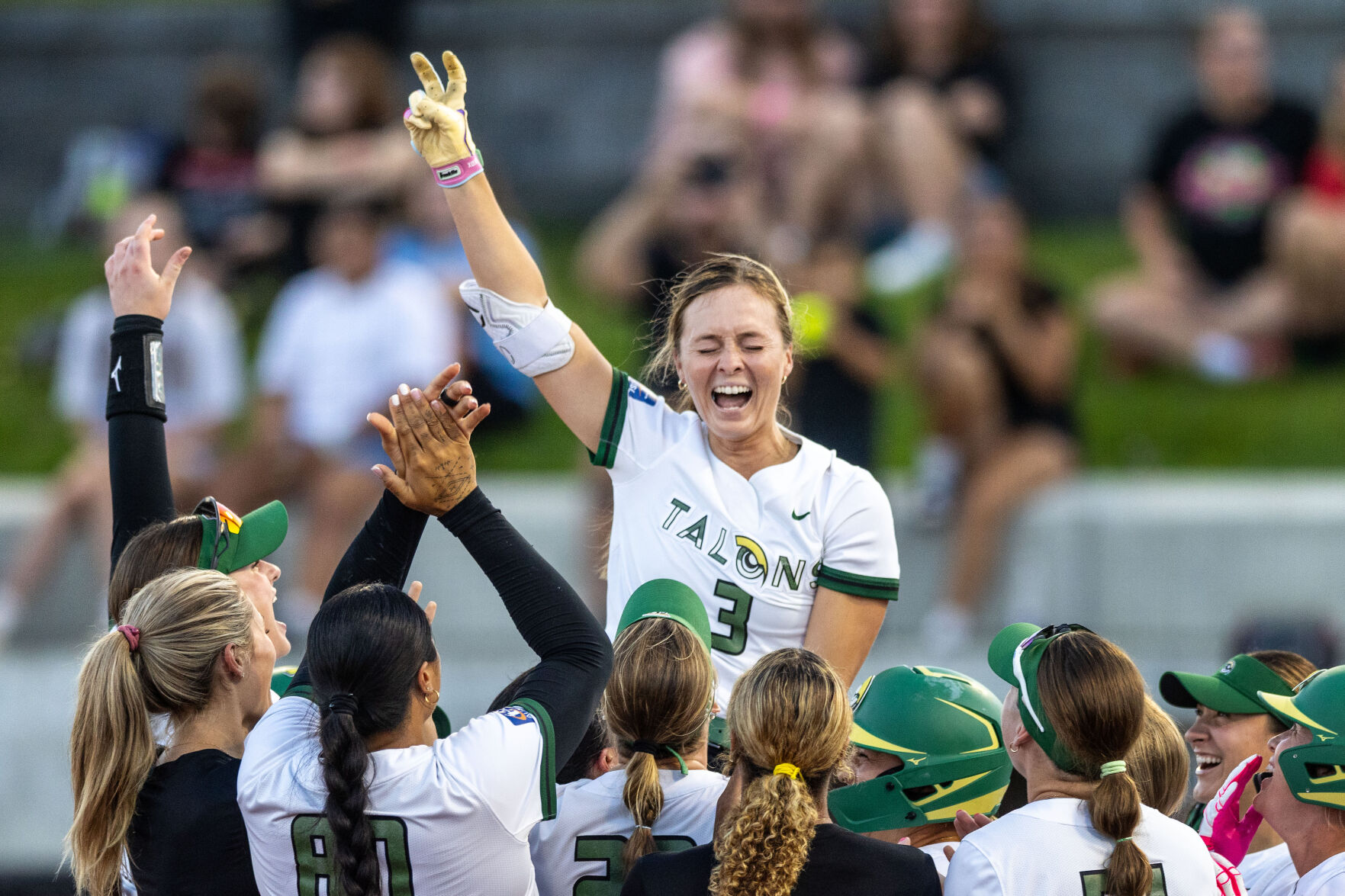 Talons Softball Bandits run-rule Talons in second Athletes Unlimited Softball League ...