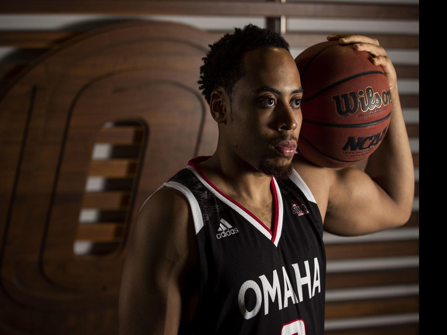 Uno S Jt Gibson Named Summit League Men S Basketball Player Of The