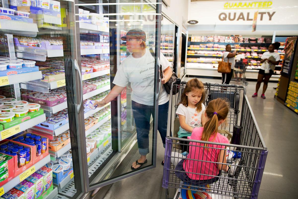 Shoppers line up to check out deals at Omaha’s newest Aldi Money
