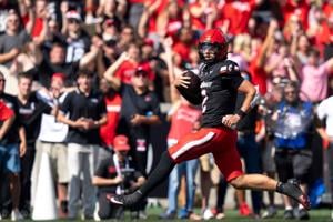 Cincinnati Bearcats quarterback Brendan Sorsby (2) scores a touchdown in the second quarter of the NCAA football game between