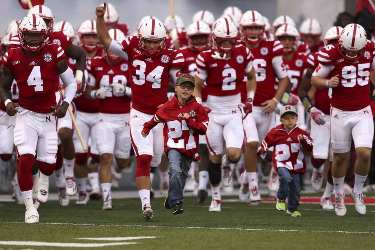 Dear Faux Pelini: Why do some teams not have players' names on their jerseys?  - The Athletic