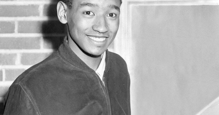As Bob Boozer blossomed into a basketball star, many refused to look ...