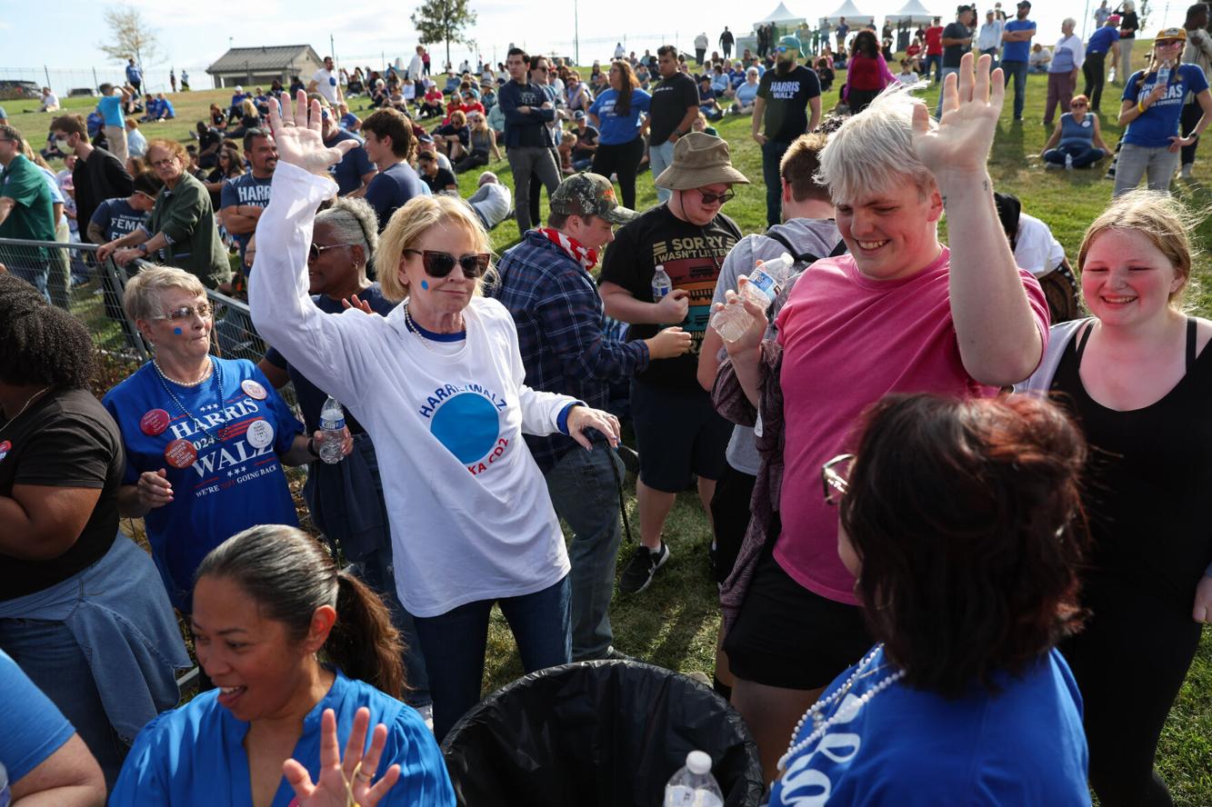 Tim Walz to appear in Omaha on Saturday