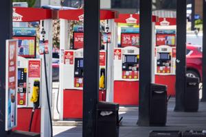 050426-owh-new-gasprice-cm-01.JPG