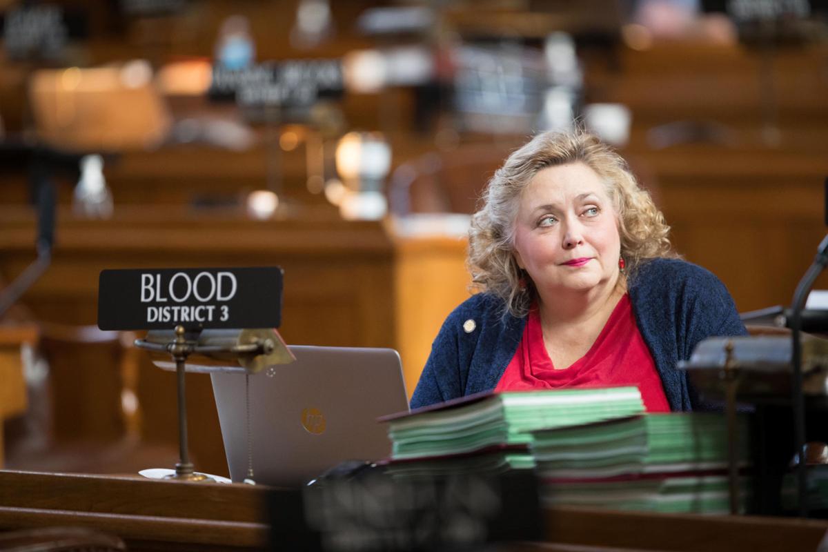 Nebraska Legislature advances bill to give qualified military spouses