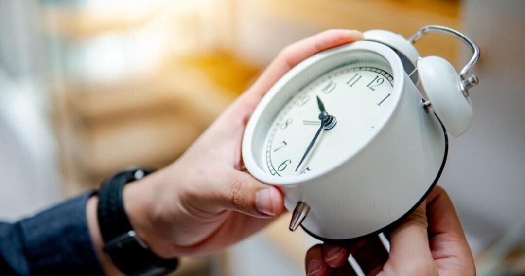 Switch your clocks on Sunday, Nebraskans, as lawmakers punt on ending daylight saving time - Vimarsana News