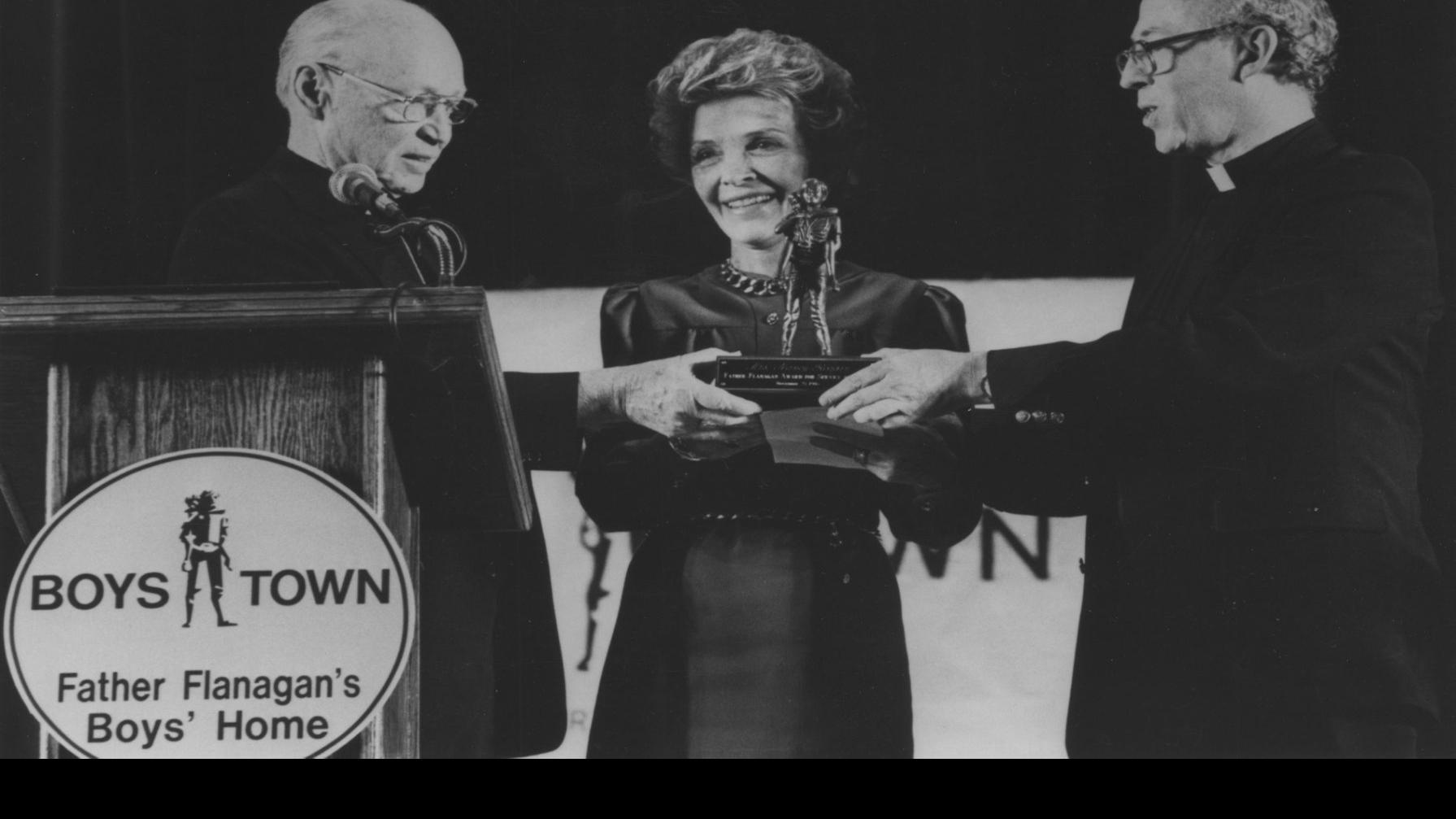 Nancy Reagan Helpmate Backstage Adviser And Caretaker To Former President Ronald Reagan Dies At 94 Latest Headlines Omaha Com