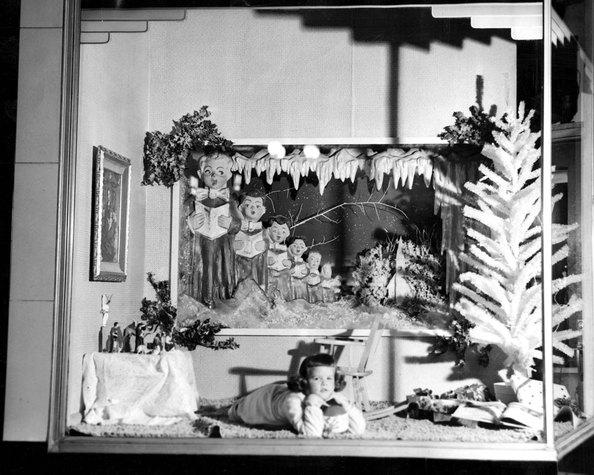 Holiday Lights Festival strings 1 million glowing bulbs across 40