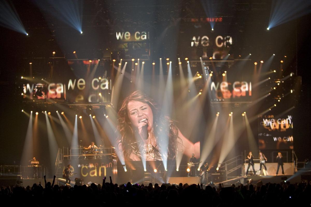 Garth Brooks' Memorial Stadium show will be his largest ...
