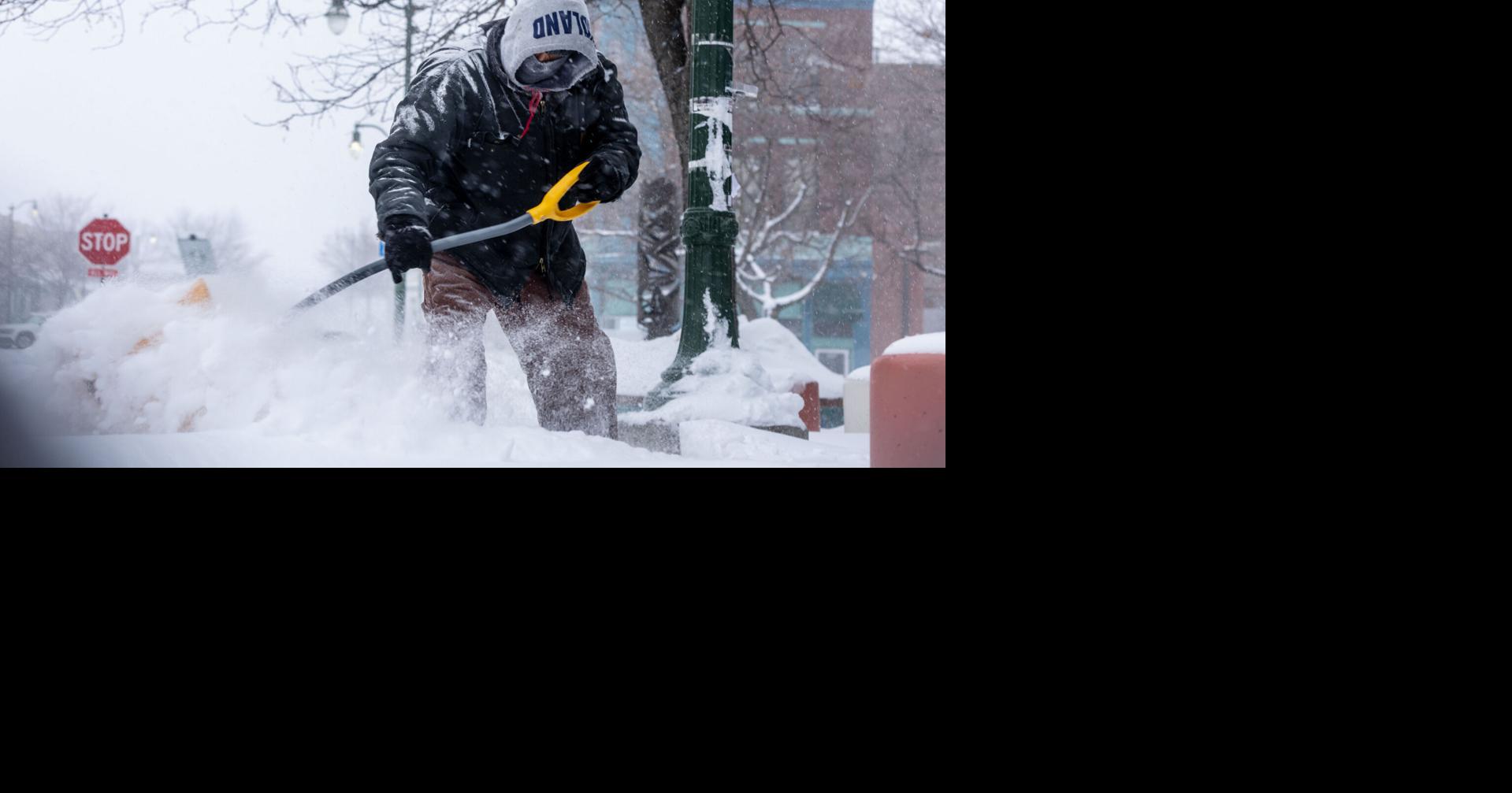 Omaha wakes up to snow, wind and cold temperatures