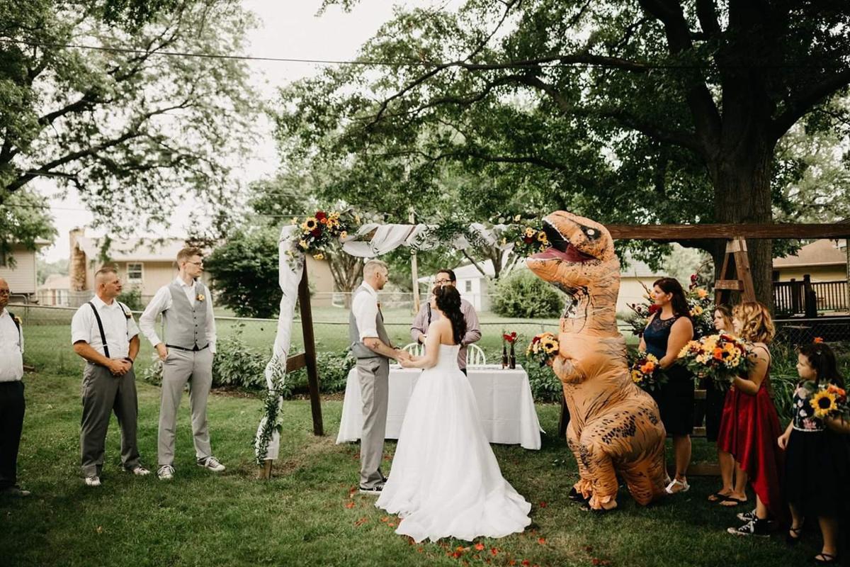 Maid Of Honor Wears T Rex Costume To Nebraska Wedding Yes With
