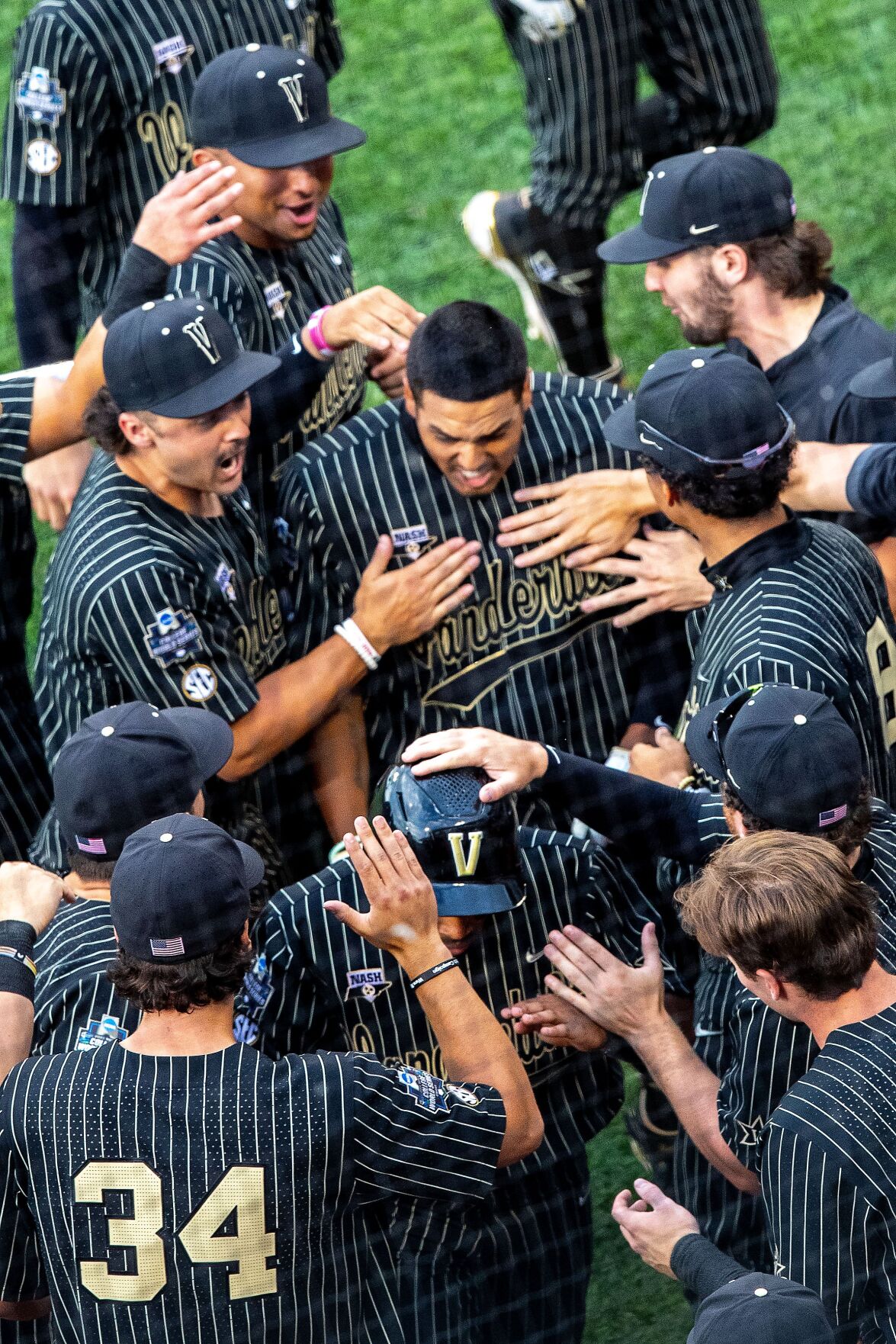 Vanderbilt overcomes Kumar Rocker's rough start, tops Arizona in College  World Series - ESPN