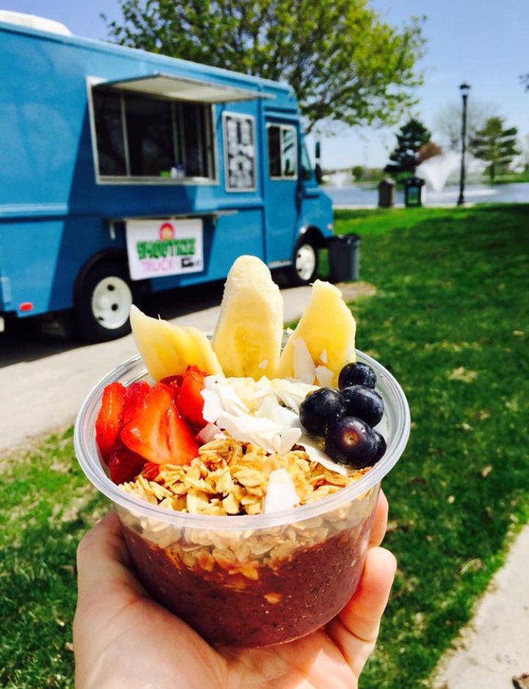 Papillion man built a food truck, now serves healthy options for diners