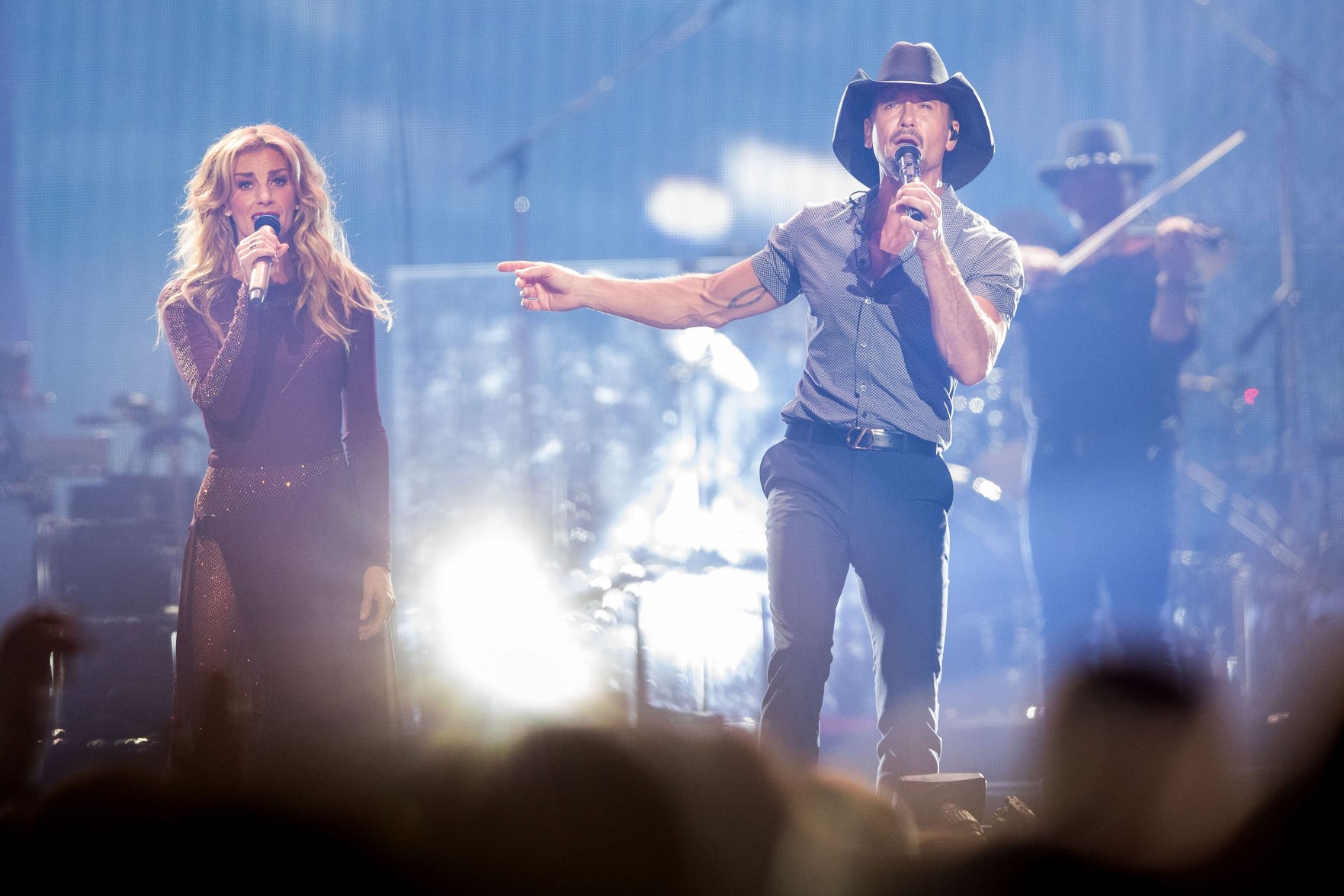 Review: At Tim McGraw And Faith Hill Show, Country Couple’s Love Is ...