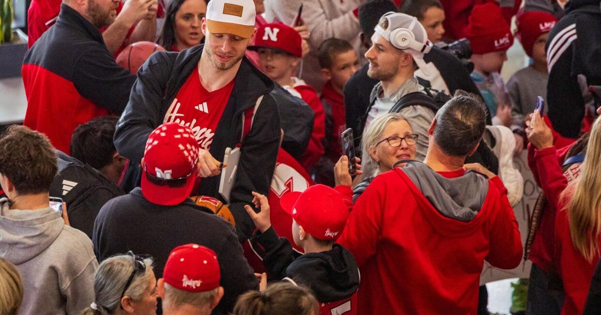 Hundreds of fans welcome home their Husker heroes