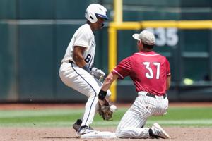 061226-owh-spo-cwsgameone-14.JPG