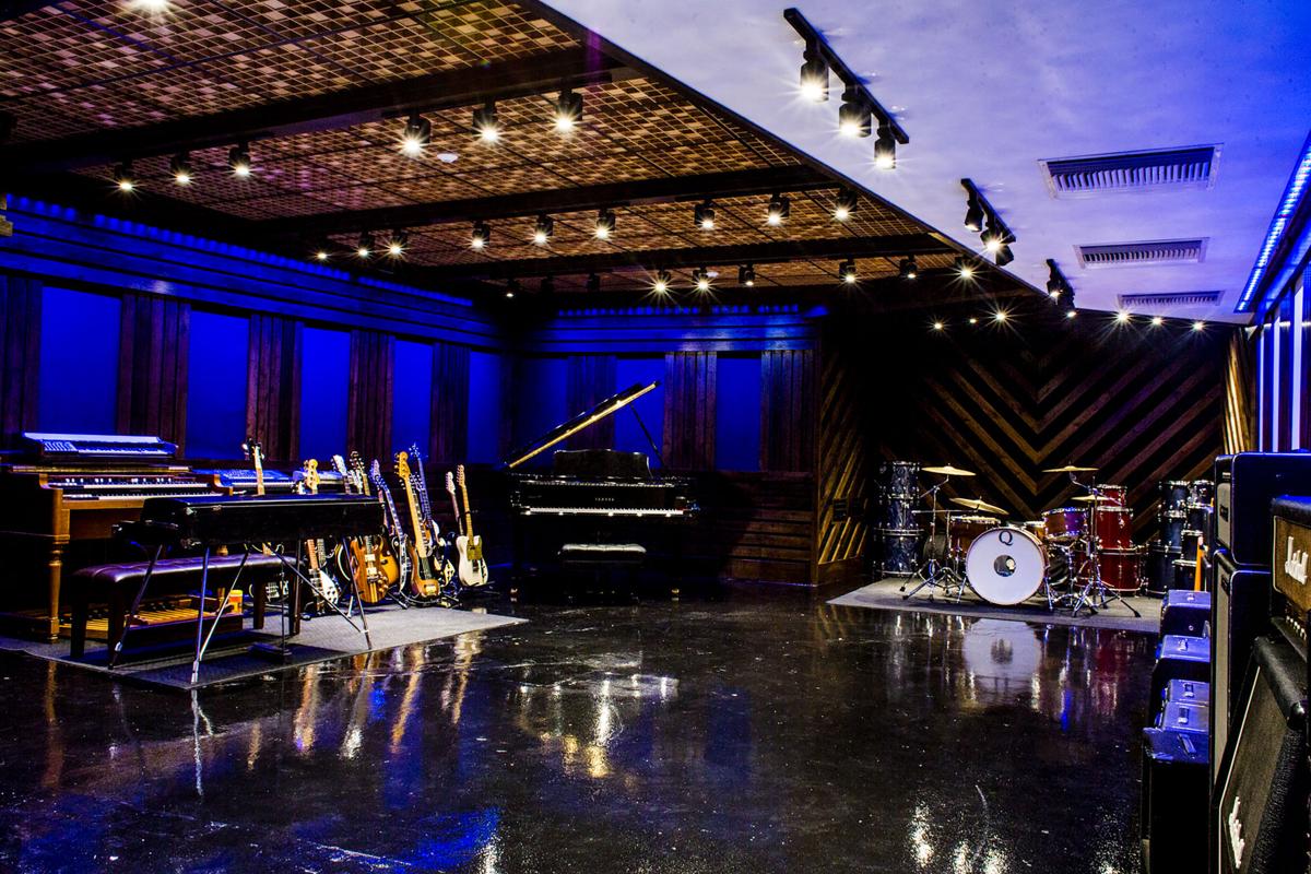 Record Producer Behind Make Believe Studios Once Planned On Setting Up Shop In L A But Omaha Struck A Chord Music Omaha Com