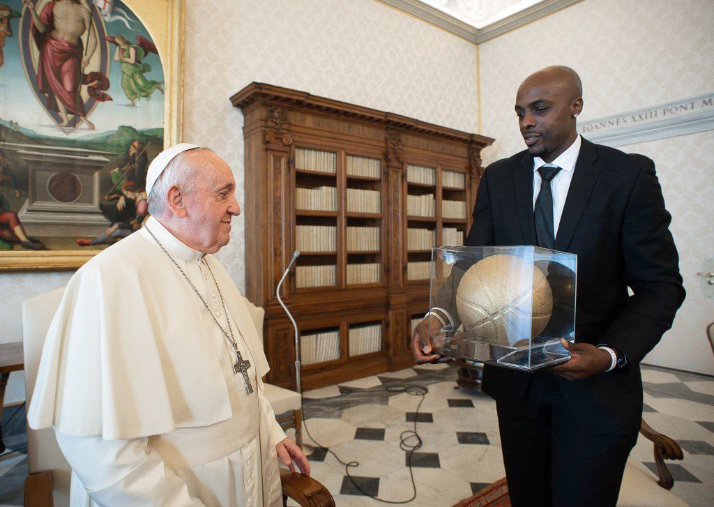 Kyle Korver, Anthony Tolliver meet with Pope Francis to discuss social  justice | Creighton | omaha.com