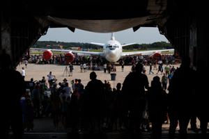 080826-owh-new-airshow-nf-02.JPG