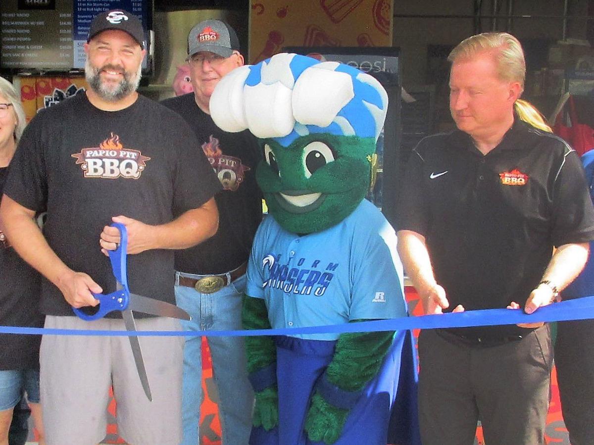 PHOTO: Papio Pit celebrates second location with ribbon cutting