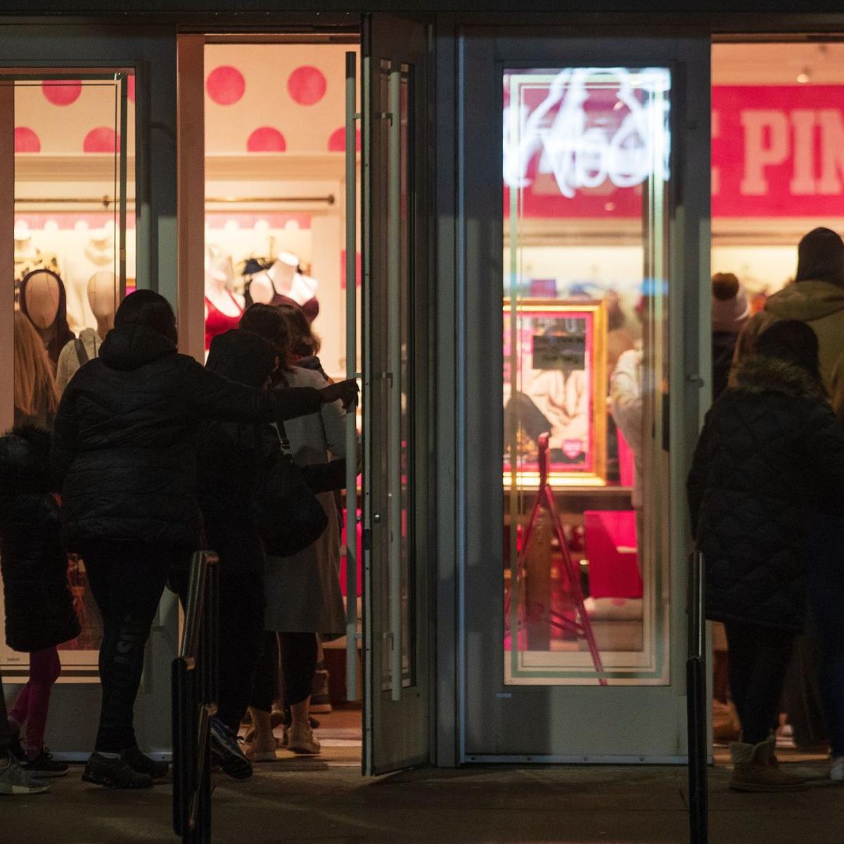 Hot coffees in hand Omahas Black Friday shoppers undeterred by Hot coffees in hand Omahas Black Friday shoppers undeterred by