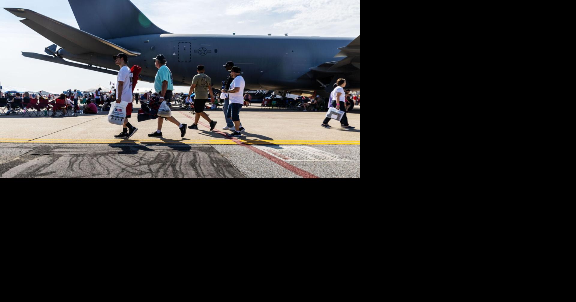 Thunderbirds thrill crowd at first Offutt Air Force Base show in 6 years