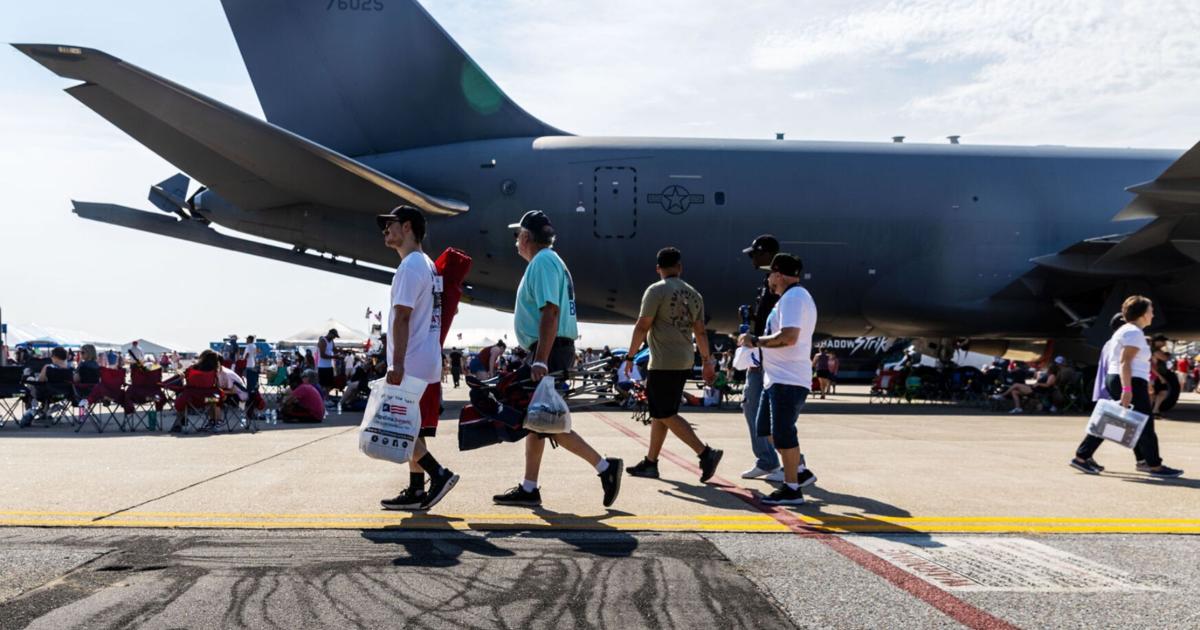 Off Base Show Thunderbirds thrill crowd at first Offutt Air Force Base show in 6 years