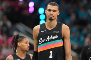 BASKETBALL-NBA-SAS-POR/