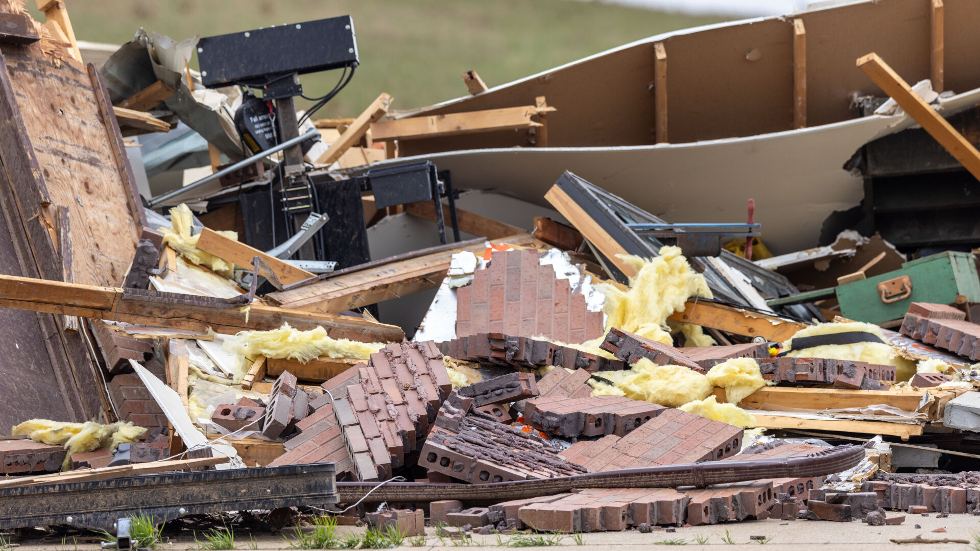 Dutch Hall Rd Photos: Severe storms, tornadoes hit Omaha metro area on April 17, 2025