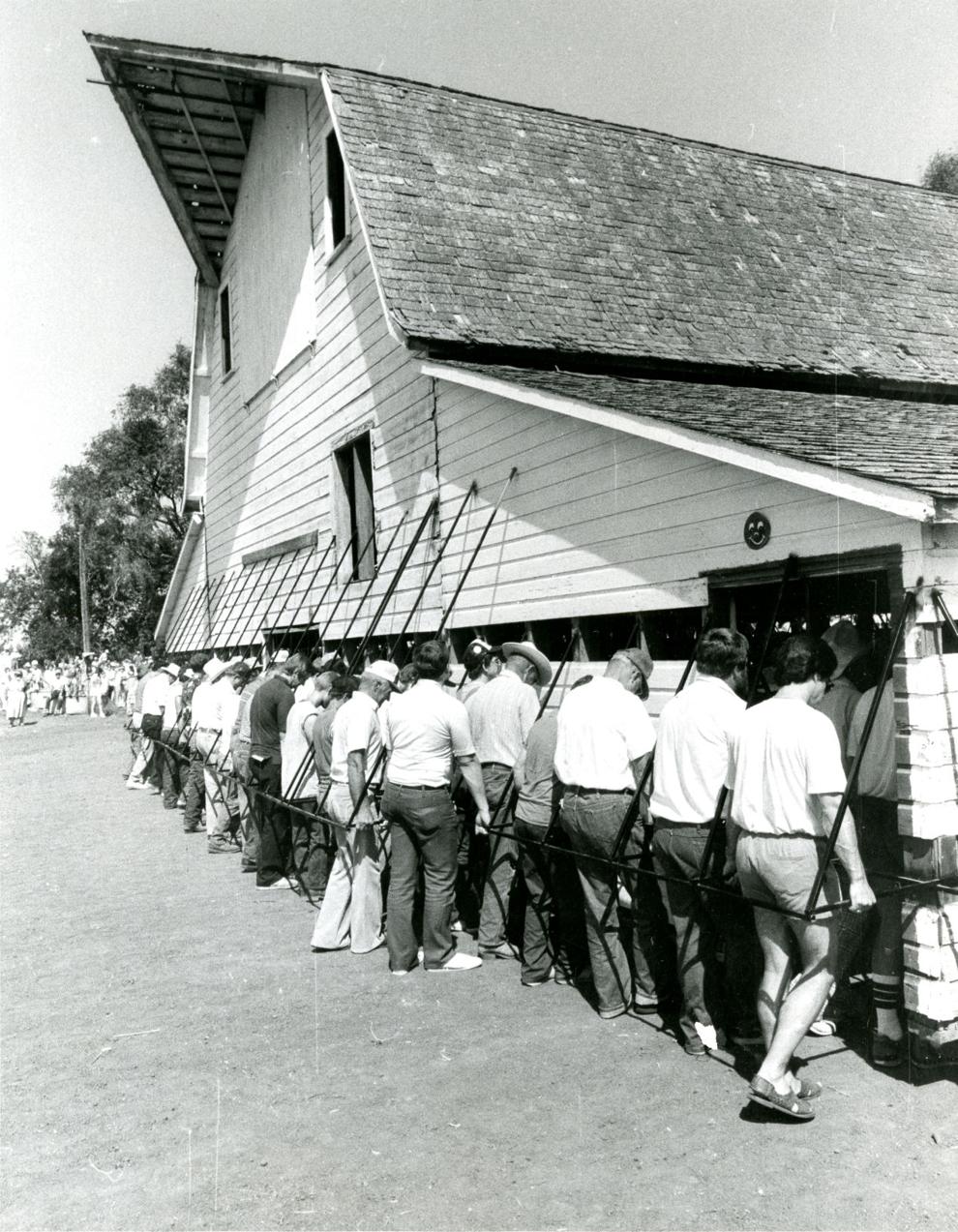 Story of 344 people moving Nebraska barn in 1988 children's book
