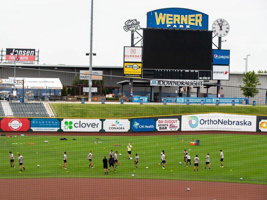 Protesting Marlins fans booted from home opener while bag-wearing fans  remain in seats