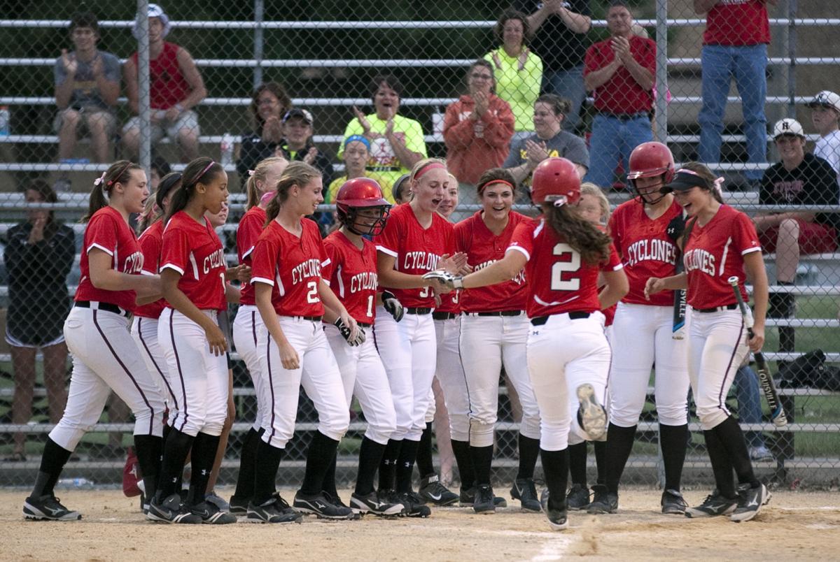 Schaben Family Oldest To Youngest Celebrating Harlan S Softball Turnaround Ne Prep Zone Omaha Com