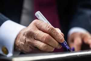 043026-owh-new-streetcar-cm-03