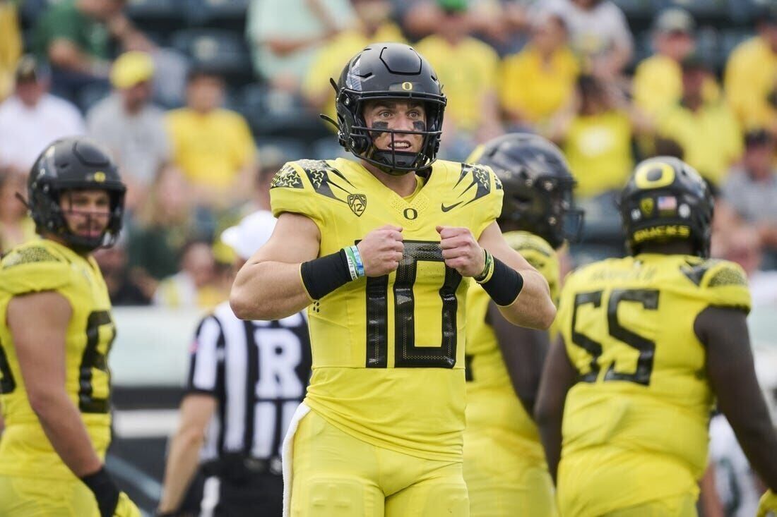 Bo Nix throws 4 TD passes to lead No. 9 Oregon Ducks past Stanford