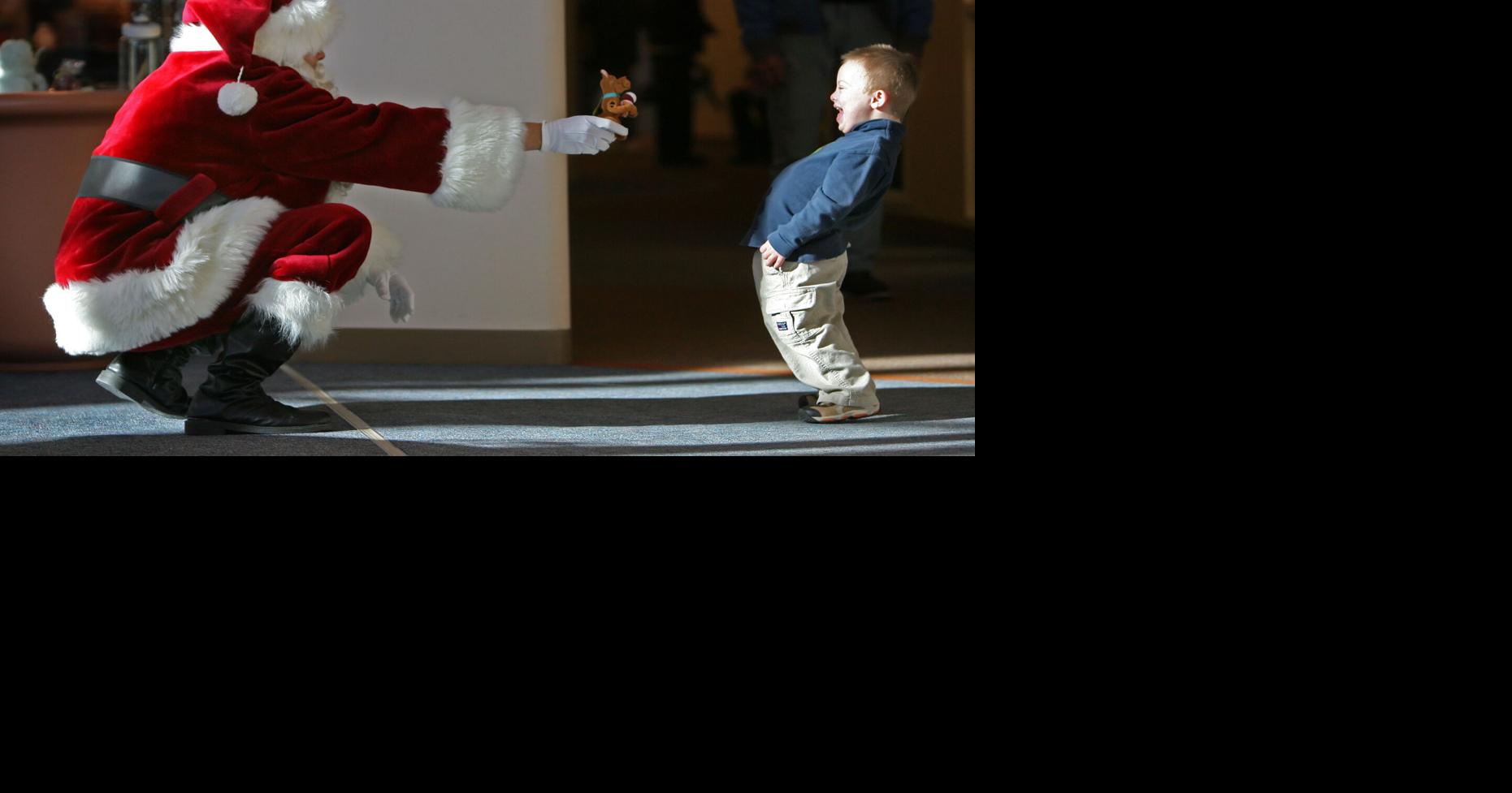 Reminisce: Santa visits metro-area pediatric hospitals