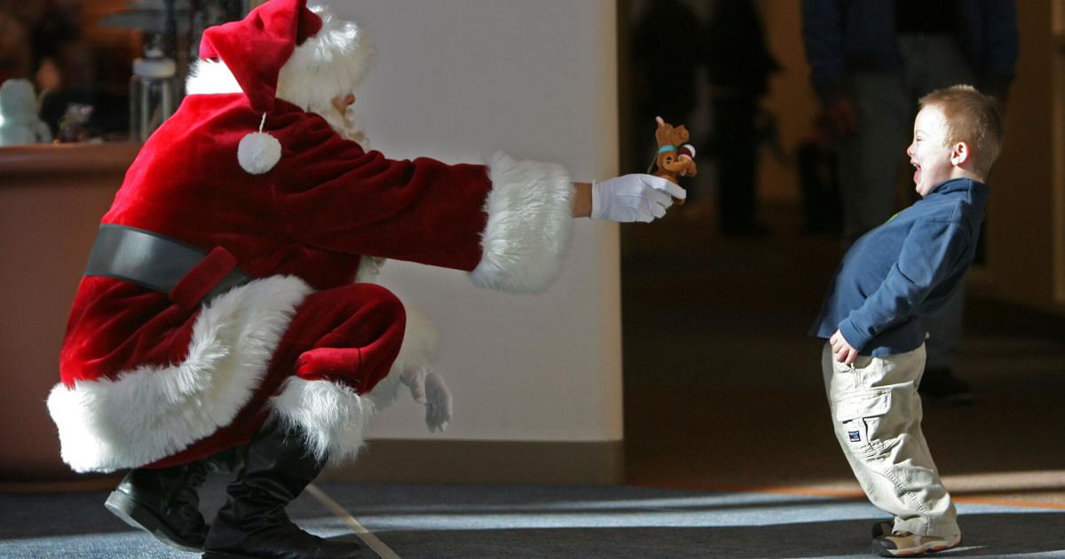 Reminisce: Santa visits metro-area pediatric hospitals