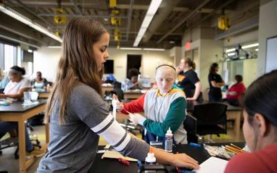 UNO Research Shows What Motivates Female Students to Pursue STEM Research Experiences