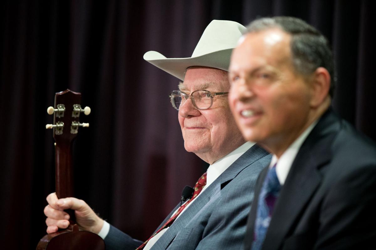 Warren Buffett Strumming His Ukulele Is Star Attraction At Nebraska Furniture Mart S Charity Gala In Texas Warren Buffett Omaha Com