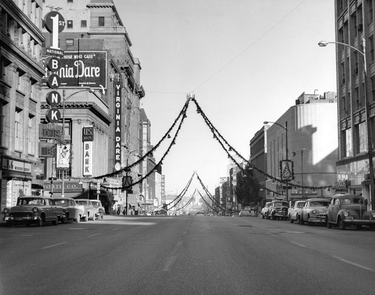 Holiday Lights Festival strings 1 million glowing bulbs across 40