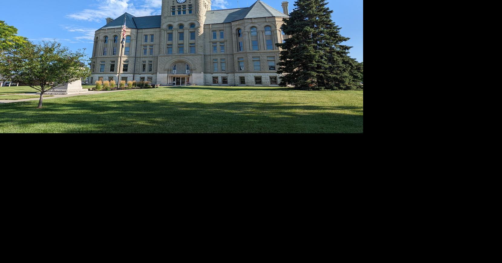 Planning commission continues talks on livestock rules