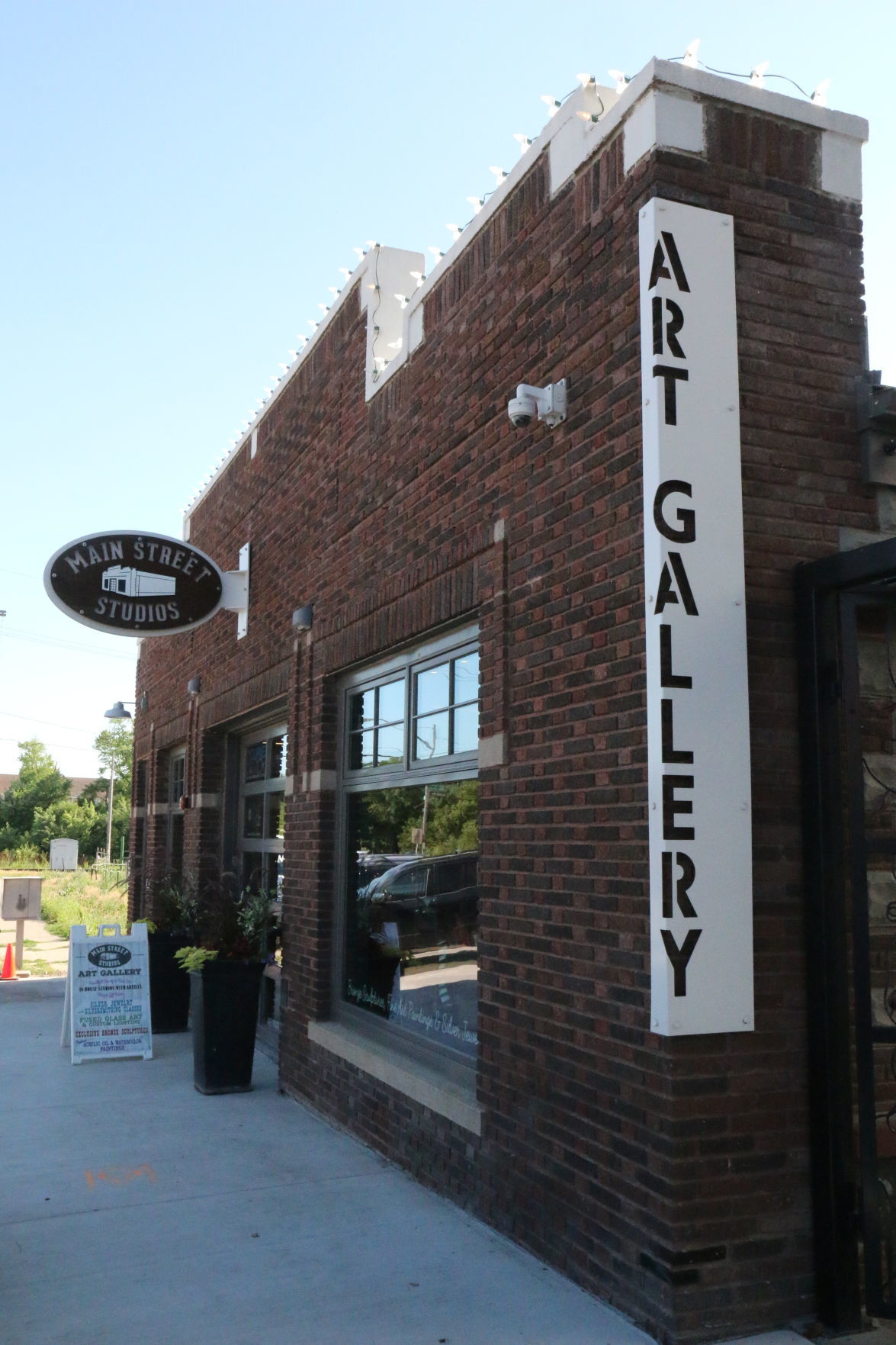 Elkhorn artist spends 2 years transforming 1915 gas station into home